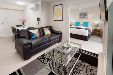 Hamilton Executive Apartments - E Caravan Parks 12