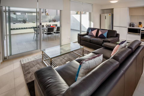 Hamilton Executive Apartments - E Caravan Parks 23
