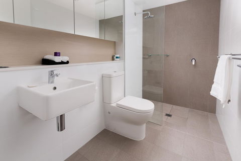 Hamilton Executive Apartments - E Caravan Parks 26