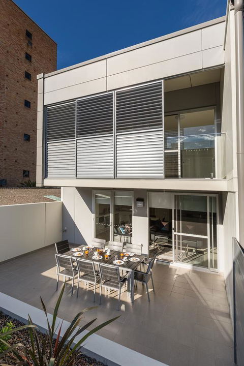 Hamilton Executive Apartments - E Caravan Parks 2