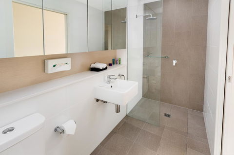 Hamilton Executive Apartments - E Caravan Parks 38