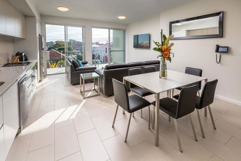 Hamilton Executive Apartments - E Caravan Parks 41