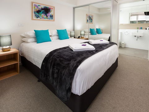 Hamilton Executive Apartments - E Caravan Parks 13