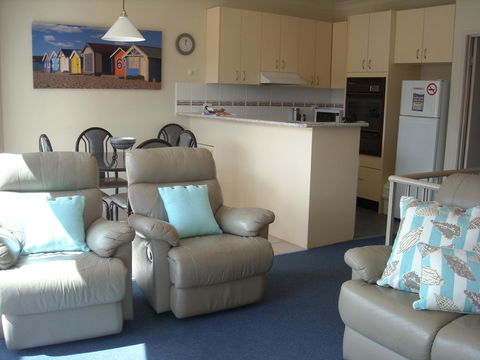 Beaches Apartments Merimbula - E Caravan Parks 2