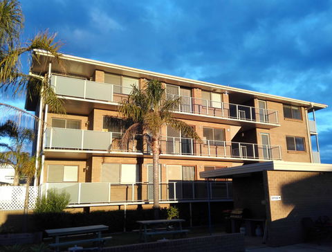 Narooma Palms Holiday Apartments - E Caravan Parks 1