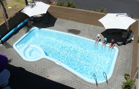Narooma Palms Holiday Apartments - E Caravan Parks 0