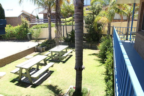 Narooma Palms Holiday Apartments - E Caravan Parks 8