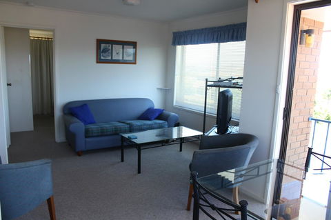 Narooma Palms Holiday Apartments - E Caravan Parks 3