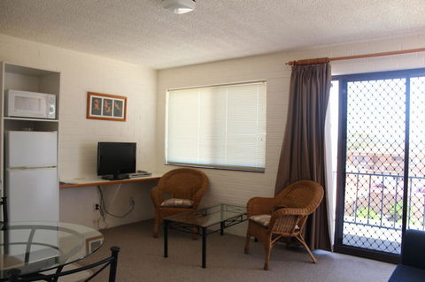 Narooma Palms Holiday Apartments - E Caravan Parks 9