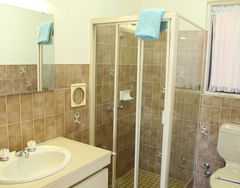 Narooma Palms Holiday Apartments - E Caravan Parks 7