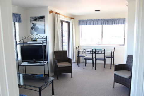 Narooma Palms Holiday Apartments - E Caravan Parks 5