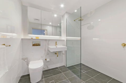 Stylish And Neat Two Bed Apartment In Wentworth Point - E Caravan Parks 9