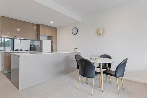 Stylish And Neat Two Bed Apartment In Wentworth Point - E Caravan Parks 3