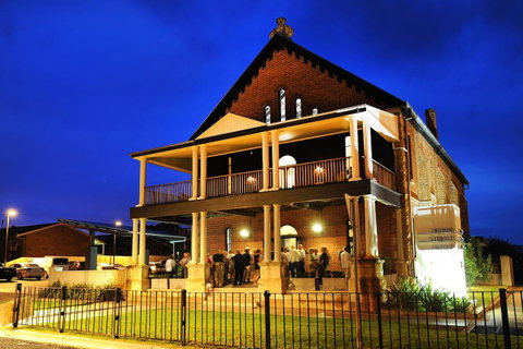 Perry Street Hotel - E Caravan Parks 0