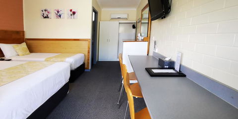 Highway Motor Inn Taree - E Caravan Parks 10