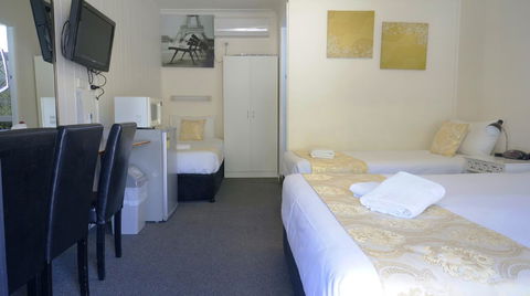 Highway Motor Inn Taree - E Caravan Parks 2