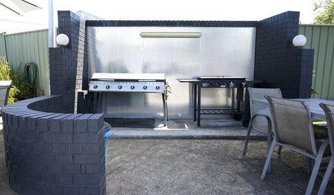 Highway Motor Inn Taree - E Caravan Parks 31