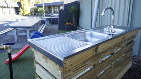 Highway Motor Inn Taree - E Caravan Parks 33