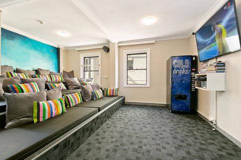Mad Monkey Downtown - E Caravan Parks 8