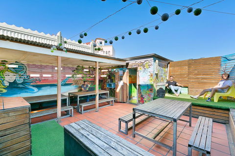 Mad Monkey Downtown - E Caravan Parks 11