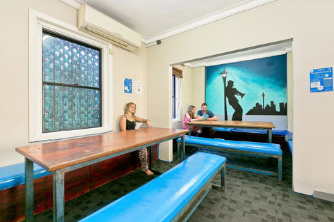 Mad Monkey Downtown - E Caravan Parks 7