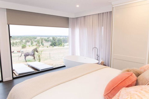 Belisi Farmstay Cottage - E Caravan Parks 10