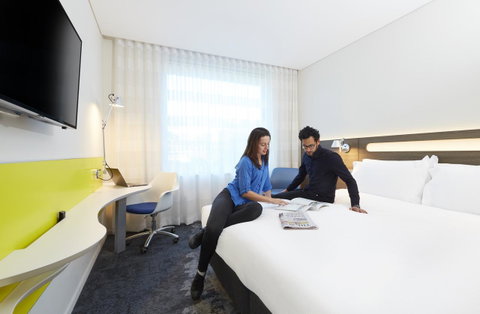 Holiday Inn Express Sydney Macquarie Park, An IHG Hotel - E Caravan Parks 36