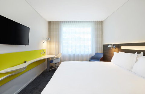 Holiday Inn Express Sydney Macquarie Park, An IHG Hotel - E Caravan Parks 29