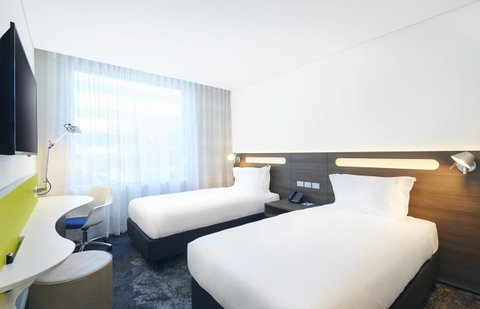 Holiday Inn Express Sydney Macquarie Park, An IHG Hotel - E Caravan Parks 14