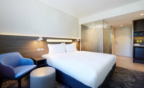 Holiday Inn Express Sydney Macquarie Park, An IHG Hotel - E Caravan Parks 9