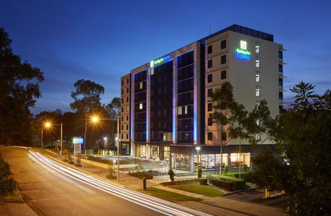 Holiday Inn Express Sydney Macquarie Park, An IHG Hotel - E Caravan Parks 3