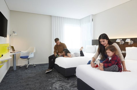 Holiday Inn Express Sydney Macquarie Park, An IHG Hotel - E Caravan Parks 37