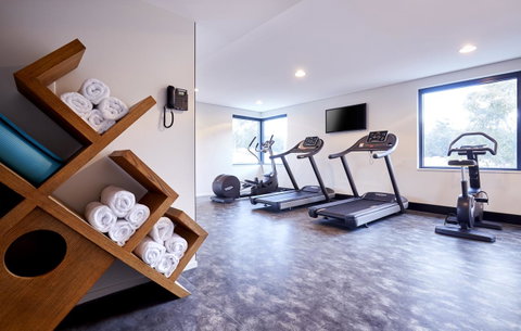 Holiday Inn Express Sydney Macquarie Park, An IHG Hotel - E Caravan Parks 11