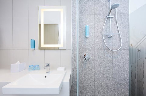 Holiday Inn Express Sydney Macquarie Park, An IHG Hotel - E Caravan Parks 15