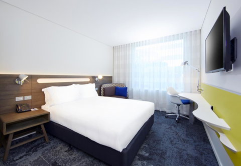 Holiday Inn Express Sydney Macquarie Park, An IHG Hotel - E Caravan Parks 4