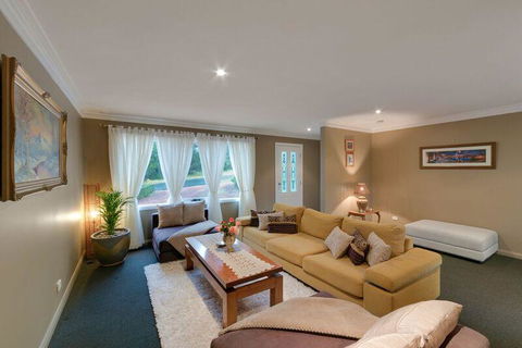 Mountainside B & B - E Caravan Parks 3