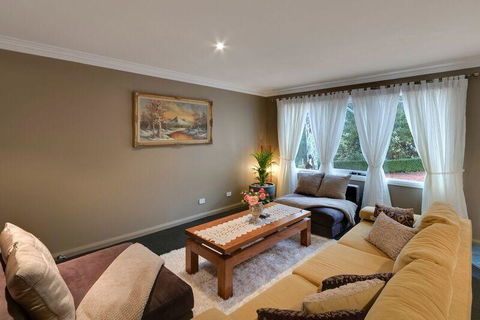 Mountainside B & B - E Caravan Parks 26