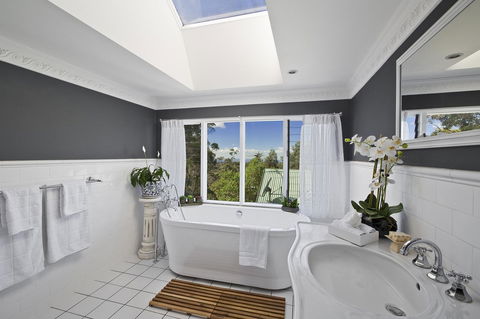 Mountainside B & B - E Caravan Parks 10