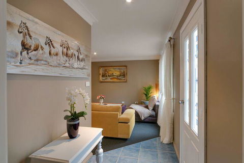 Mountainside B & B - E Caravan Parks 4