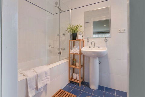 Mountainside B & B - E Caravan Parks 5