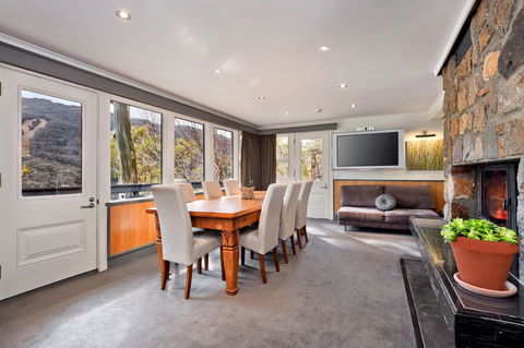 Pure Chalet Thredbo - E Caravan Parks 16
