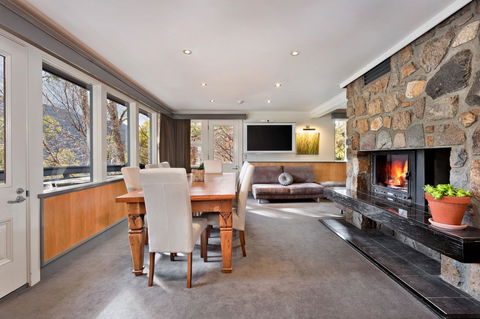 Pure Chalet Thredbo - E Caravan Parks 14