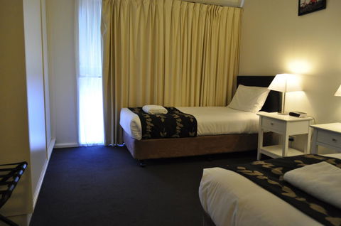 Albury Burvale Motor Inn - E Caravan Parks 21