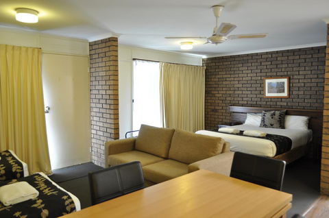 Albury Burvale Motor Inn - E Caravan Parks 32