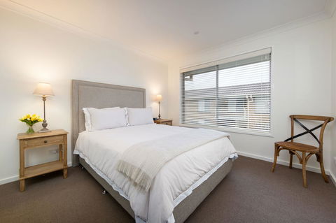 Sleeping In Style - Central & Sophisticated - E Caravan Parks 3
