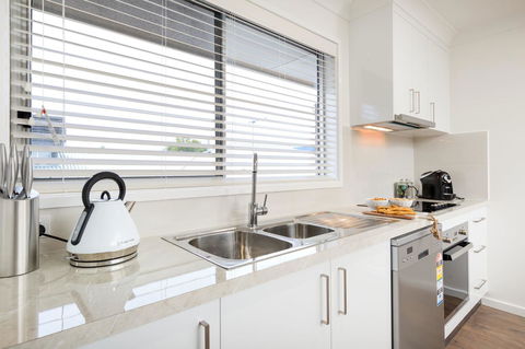 Sleeping In Style - Central & Sophisticated - E Caravan Parks 4