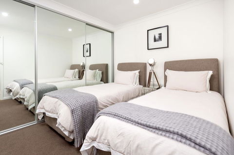 Sleeping In Style - Central & Sophisticated - E Caravan Parks 7