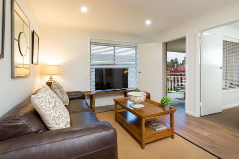 Sleeping In Style - Central & Sophisticated - E Caravan Parks 5