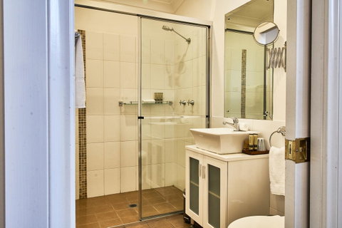 The Bronte Boutique Hotel - E Caravan Parks 34
