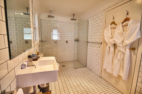 The Bronte Boutique Hotel - E Caravan Parks 9